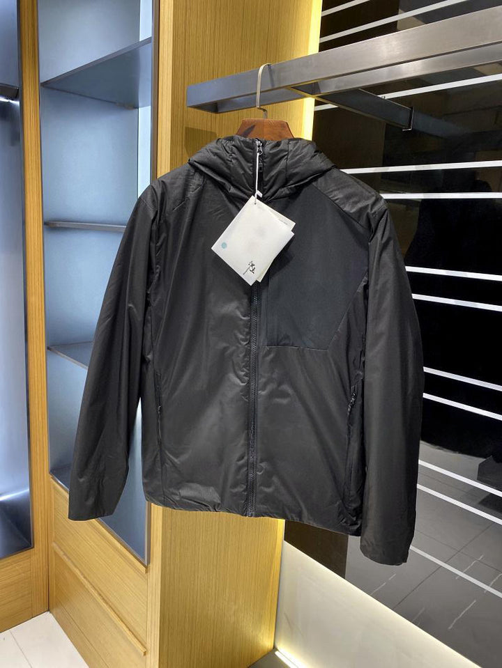 Damen Leichte wattierte Kapuzenjacke mit minimalistischer Outdoor-Isolierung Echoarchiv