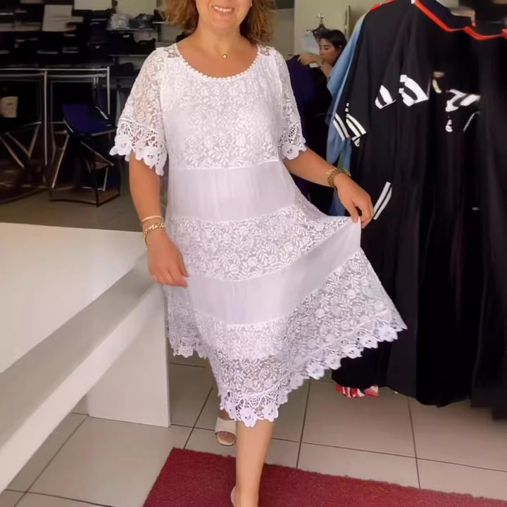 Damen nan Midikleid mit Spitzenstufen, Plissee‑Einsätzen und kurzen Trompetenärmeln Echo Archiv