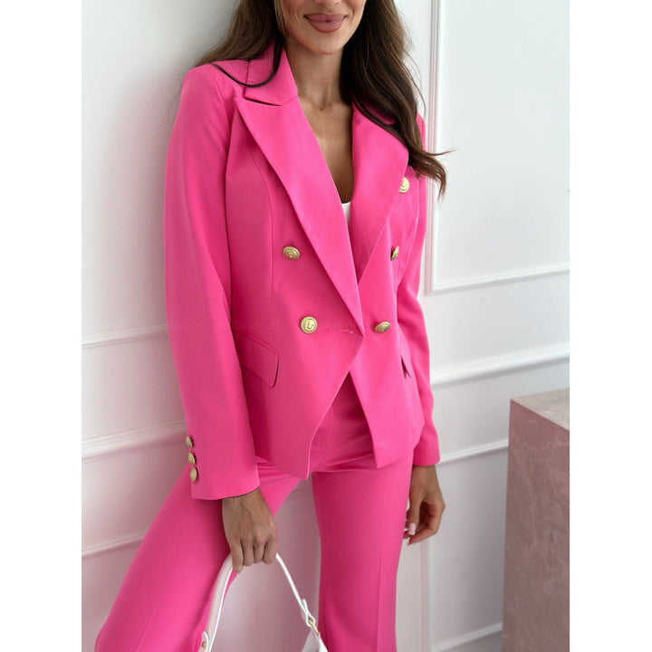 Damen eleganter Blazer-Anzug mit goldenen Knopfdetails Echoarchiv