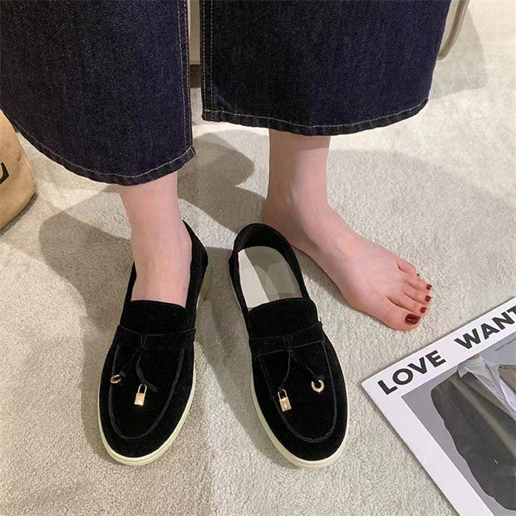 Damen Veloursleder Slipper mit dekorativer Quaste und profilierter Gummisohle Echo Archiv