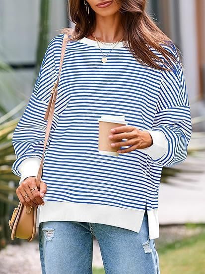 Damen Gestreifter Oversize-Sweater mit Rundhalsausschnitt und Seitenschlitzen Echo Archiv