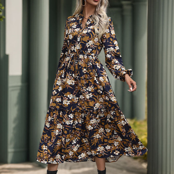 Damen Langärmeliges Midikleid mit Bindegürtel, Stufensaum und seitlichem Schlitz Echoarchiv