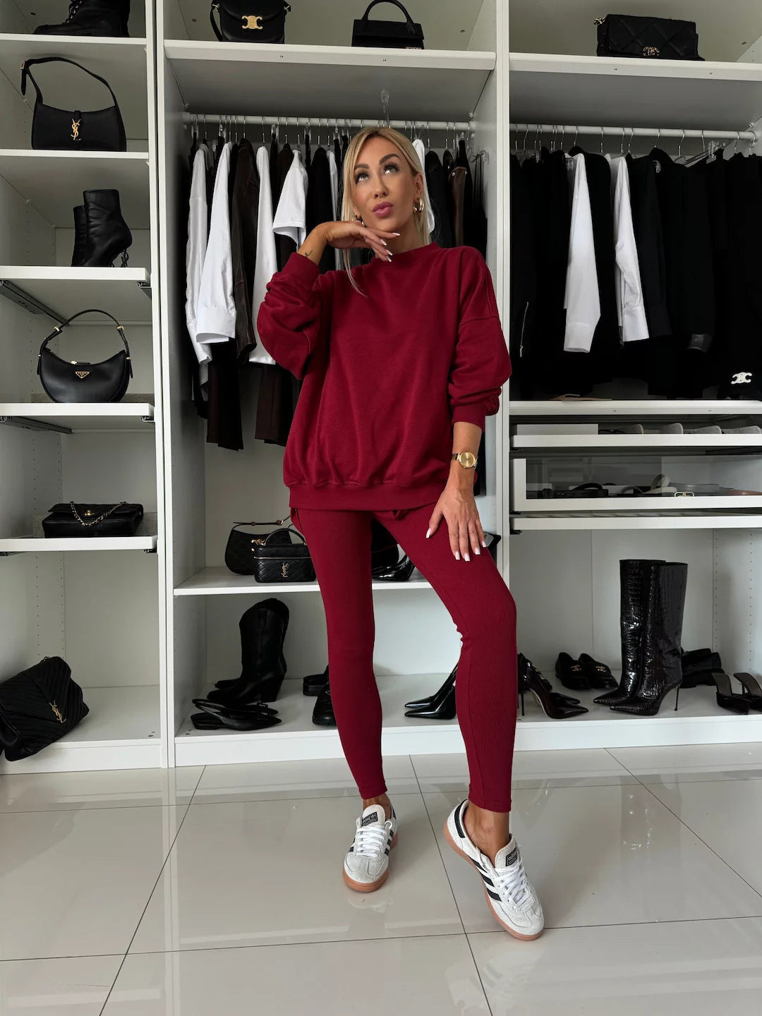 Damen zweiteiliges Lounge-Set mit oversized Sweatshirt und enganliegender Rippleggings – Avérine