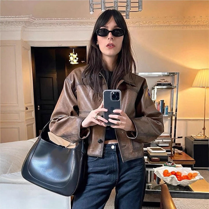 Damen Kurzjacke aus veganem Leder im Cropped-Boxy-Schnitt mit Hemdkragen Echoarchiv
