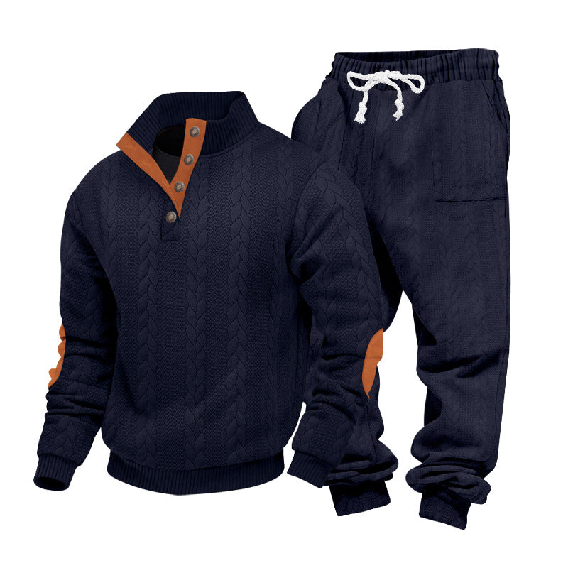 Herren nan Strickkombination aus Pullover und Jogginghose mit Zopfmuster und Ellenbogenbesatz Echo Archiv
