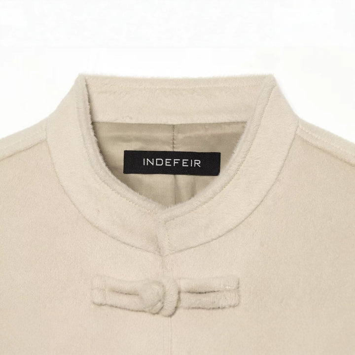 Damen Kurze Teddyjacke mit Mandarinkragen und dekorativen Knotenverschlüssen Echo Archiv