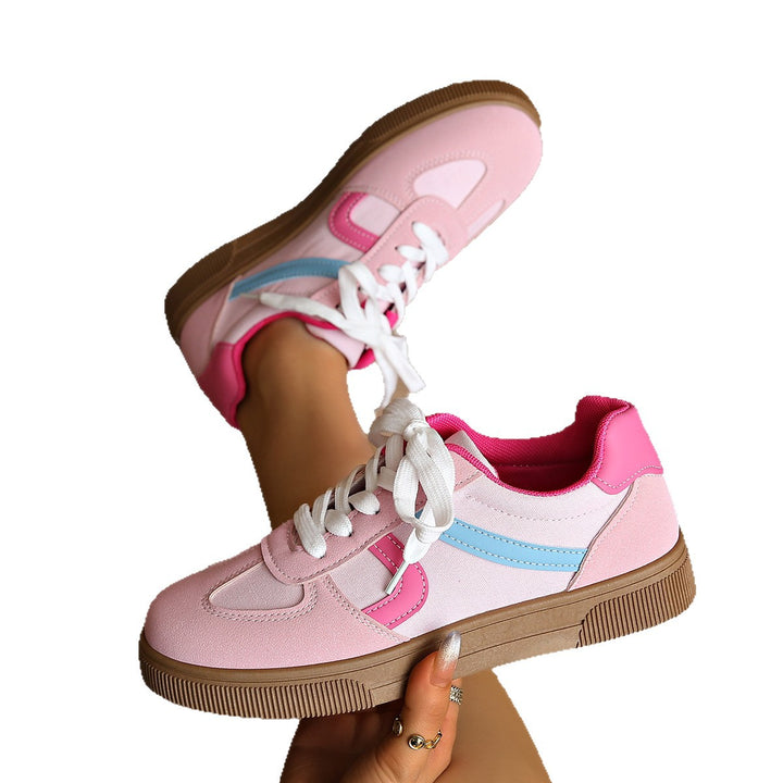 Damen niedrige Retro‑Sneaker aus Velours‑ und Textilmix mit profiliertem Gumsohle Echoarchiv