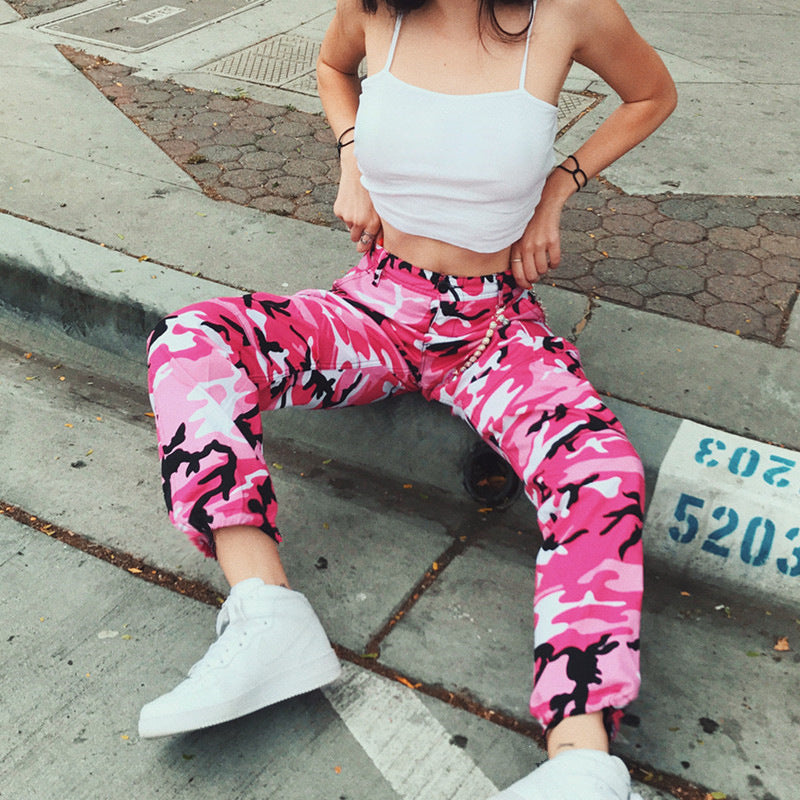 Damen Cargohose mit Camouflage‑Print, elastischem Bund und Beinbündchen Echoarchiv