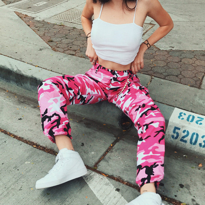 Damen Cargohose mit Camouflage‑Print, elastischem Bund und Beinbündchen Echoarchiv