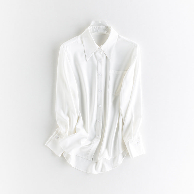 Damen seidenähnliche Oversize-Bluse mit spitzem Hemdkragen und Brusttasche Echo Archiv