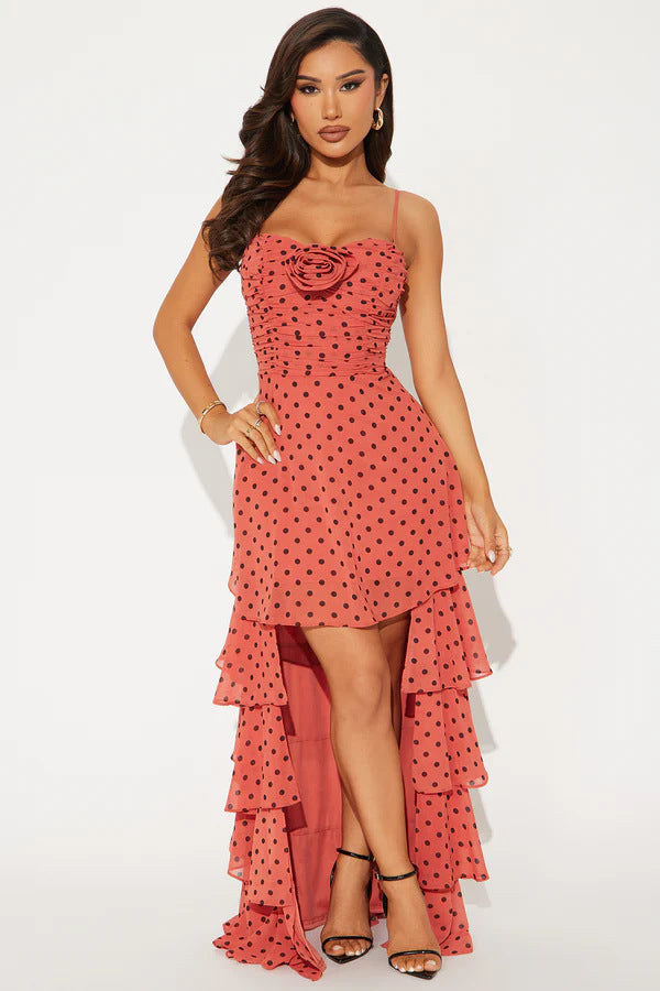 Damen Verspieltes Polka-Dots Maxikleid mit asymmetrischem Rock und floralen Akzenten Echo Archiv