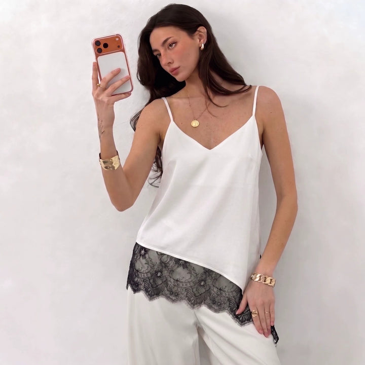 Damen Spitzen-Top mit elegantem V-Ausschnitt und zarter Raffung Echo Archiv