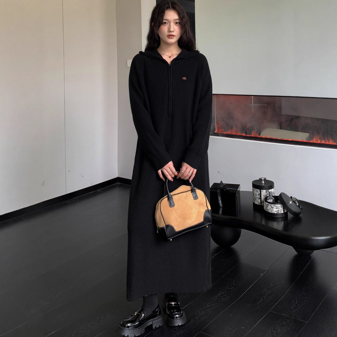 Damen Geripptes Kapuzen-Strickmaxikleid mit halbem Reißverschluss und weitem Fall – Valéora