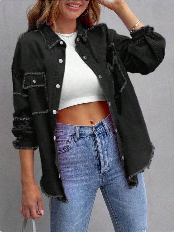 Damen Oversize-Denim-Utility-Hemdjacke mit ausgefransten Kanten und Pattentaschen Echo Archiv