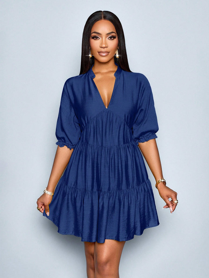 Damen Stufiges Mini‑Kleid mit V‑Ausschnitt und gerafften Dreiviertelärmeln Echo Archiv