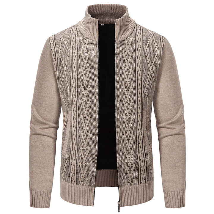 Herren Strickjacke mit modernem Zopfmuster und hochgeschlossenem Kragen Echoarchiv