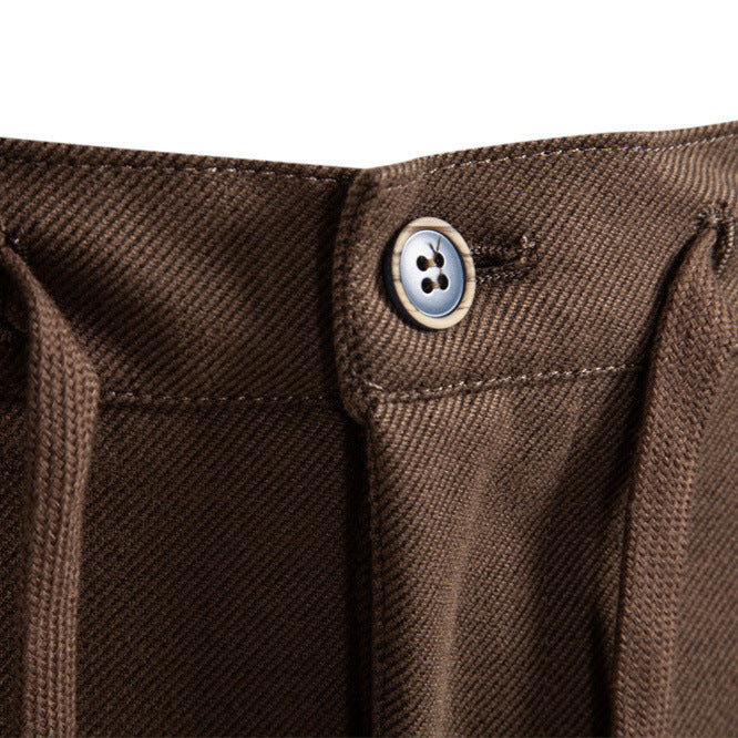 Herren nan Bundfaltenhose im Joggerstil mit Tunnelzug, Gürtelschlaufen und konischem Schnitt Echo Archiv