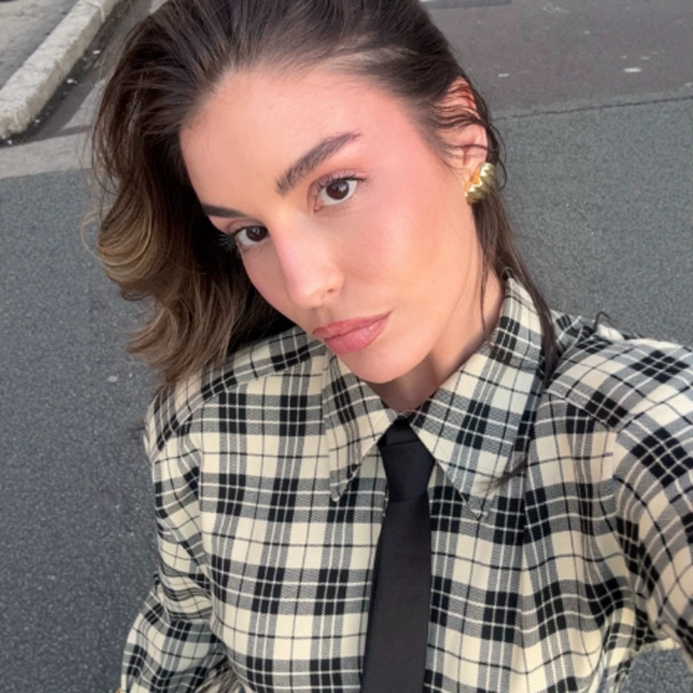 Damen Karo-Hemdjacke mit betonten Schultern und oversized Schnitt Echoarchiv