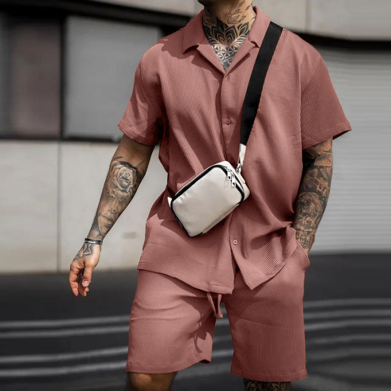 Herren lässiges Kurzarmhemd mit stylischem Schnitt und dazu passenden Shorts Echoarchiv