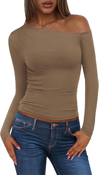 Damen Schulterfreies, figurnahes Ripp-Langarmtop mit asymmetrischem Ein-Schulter-Schnitt Echo Archiv