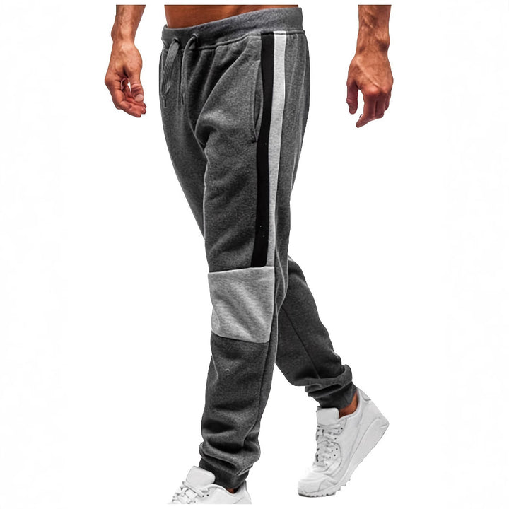 Herren Sportliche Jogginghose mit seitlichen Reißverschlusstaschen und Kontraststreifen Echoarchiv