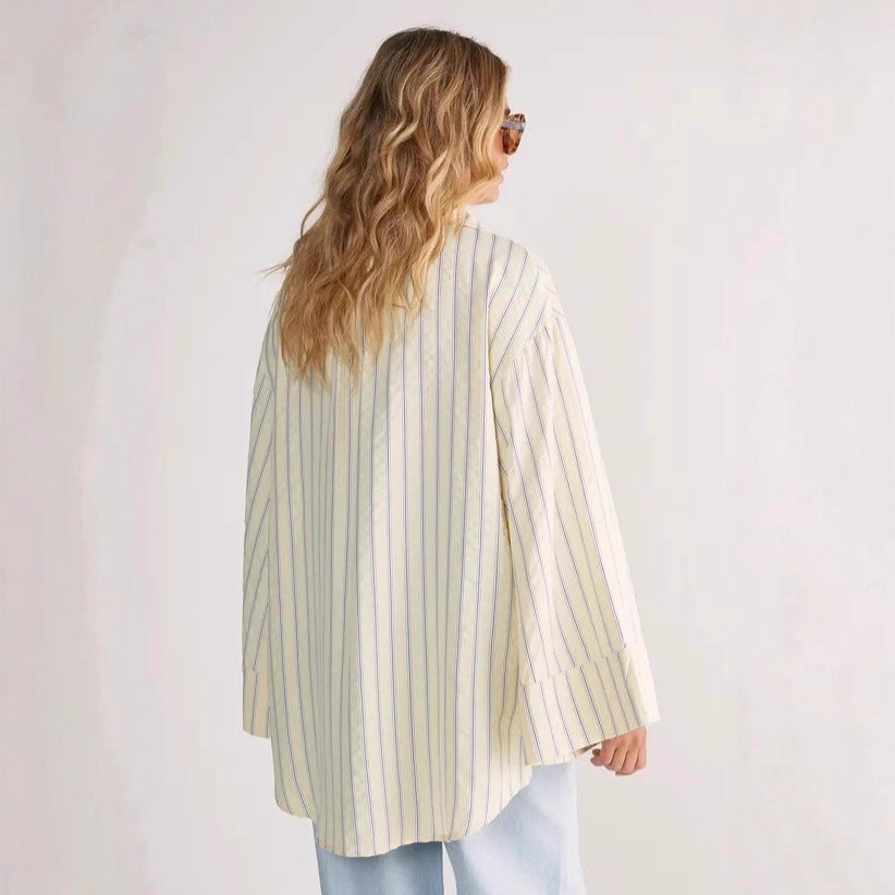 Damen Oversize-Hemdbluse mit weitem Glockenärmel und feinem Streifenmuster – Élovi