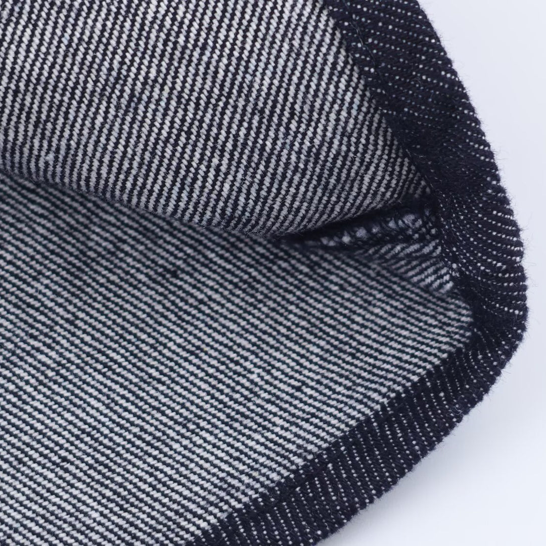 Damen Schimmernde Bluse mit Schleifenkragen und Knopfleiste Echo Archiv