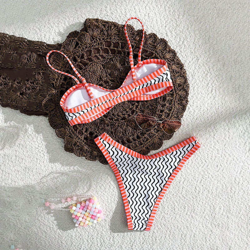 Damen Bikini-Set mit strukturiertem Wellenmuster und sportlichem Trägerdesign Echo Archiv