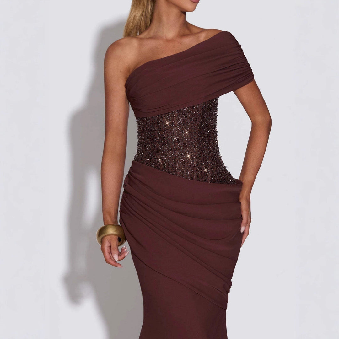 Damen Elegantes und figurbetontes Abendkleid mit asymmetrischem Ausschnitt Echo Archiv