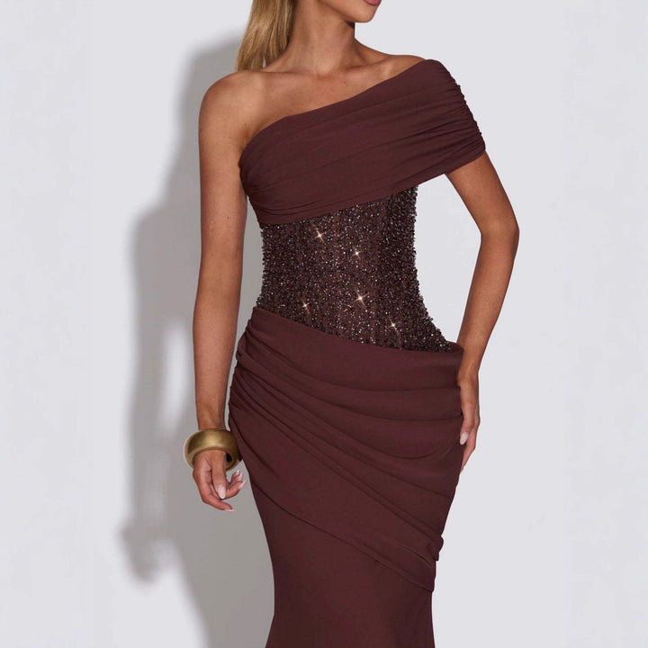 Damen Elegantes und figurbetontes Abendkleid mit asymmetrischem Ausschnitt Echo Archiv