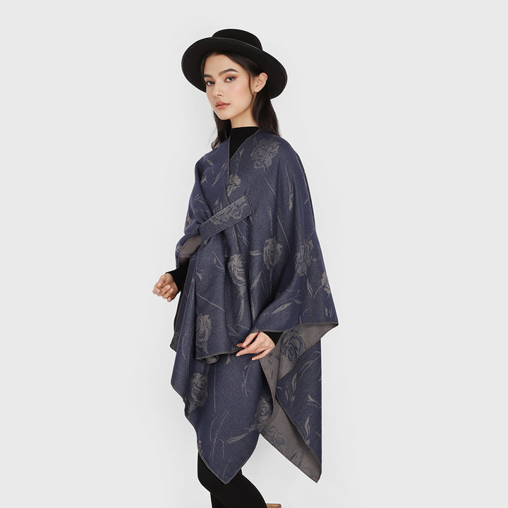 Damen Wendbarer Capeponcho mit Rosen-Jacquard und Bindegürtel Echo Archiv
