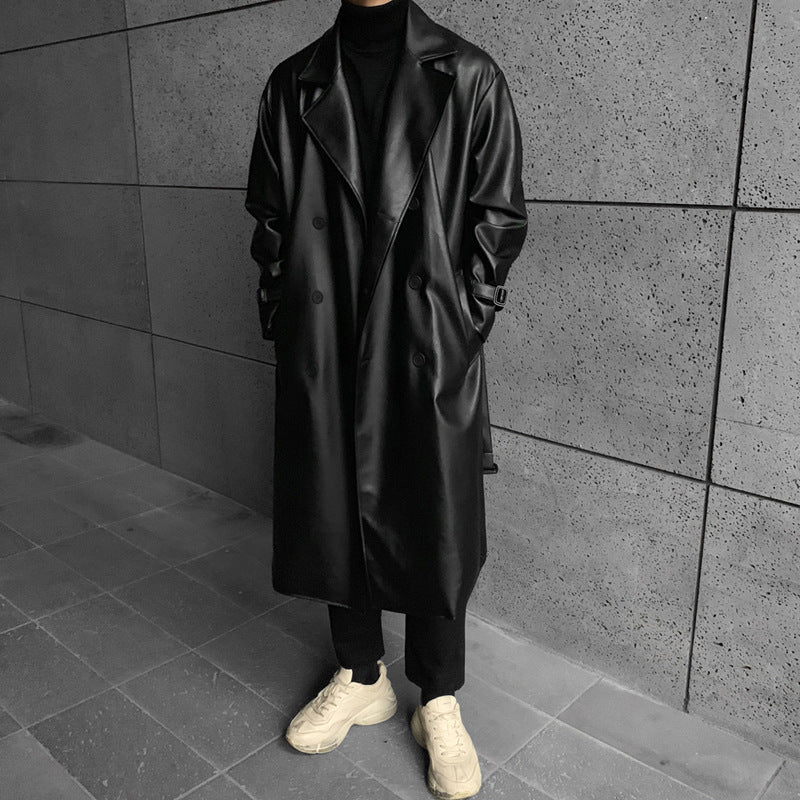 Herren modischer Longtrenchcoat aus hochwertigem Kunstleder mit elegantem Schnitt Echoarchiv