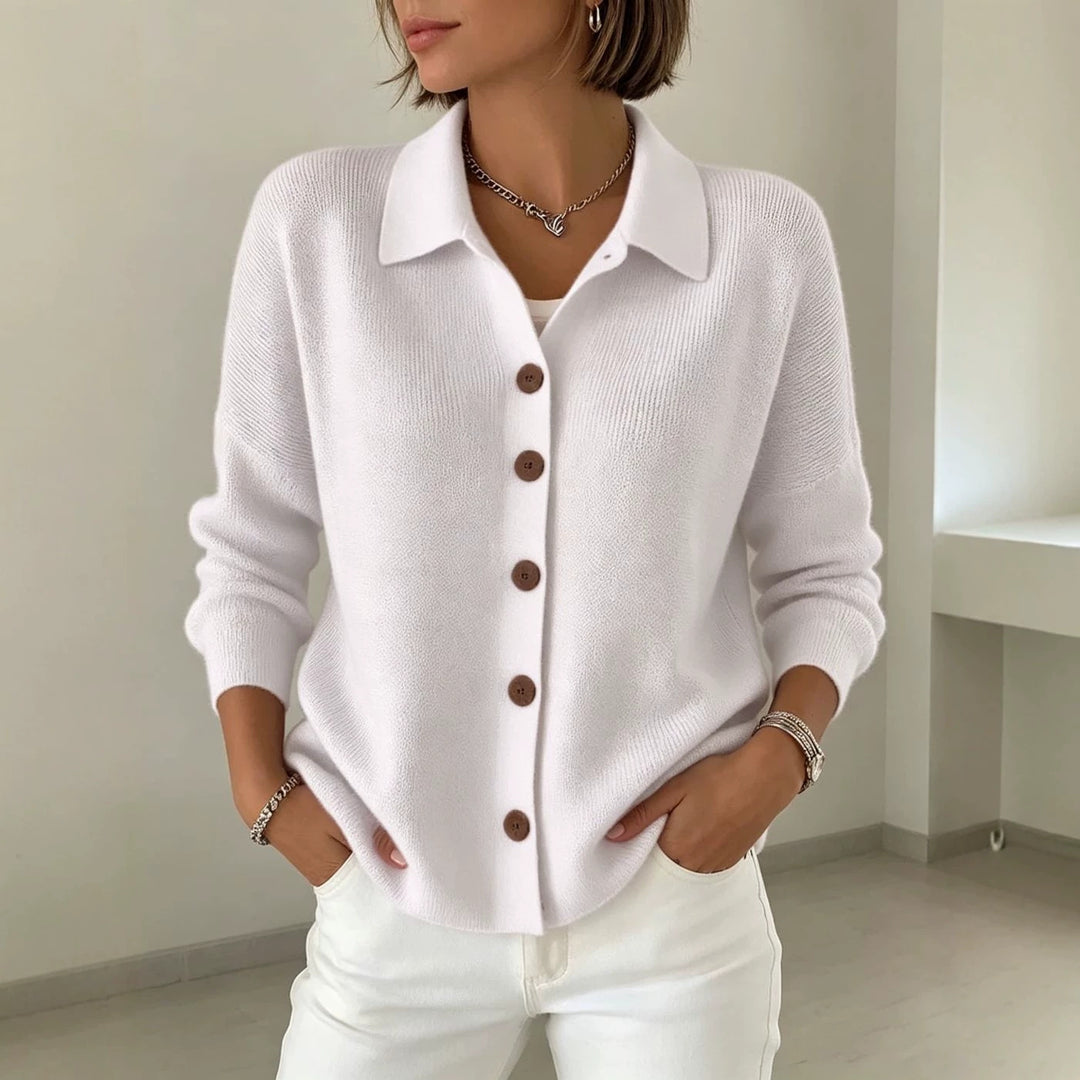 Damen Feinstrick-Cardigan mit Hemdkragen, entspannter Silhouette und Holzknöpfen – Veloura