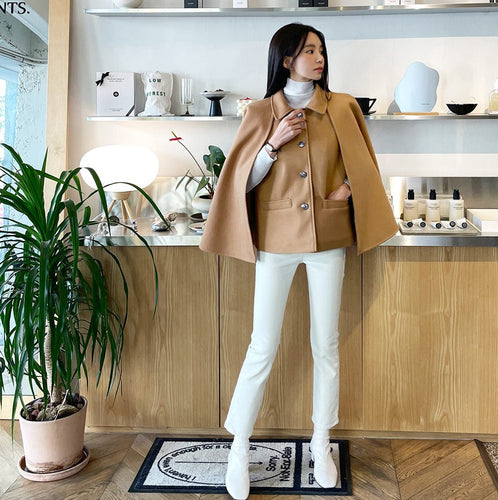Damen Kurzer Wollmix-Cape-Mantel mit Hemdkragen und aufgesetzten Taschen Echoarchiv