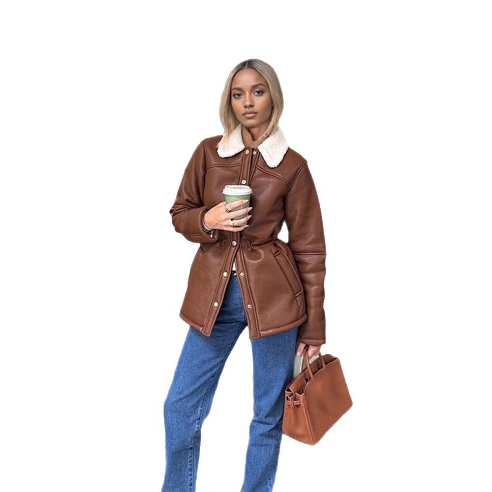 Damen Taillierte Lederimitatjacke mit Kordelzug, Teddykragen und Druckknopfleiste Echoarchiv