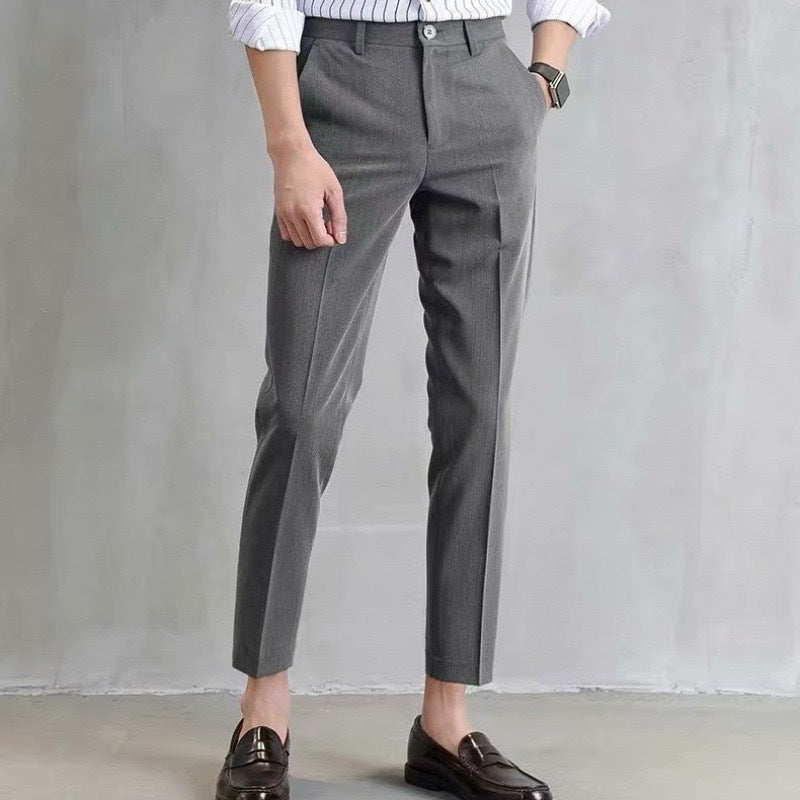 Herren klassische Chino-Hose mit eleganter Passform und subtilen Details Echoarchiv