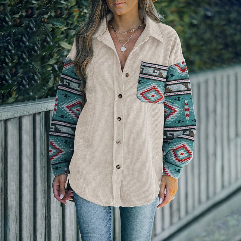 Damen Cord‑Hemdenjacke mit gemusterten Strickärmeln und aufgesetzter Brusttasche – Célinea