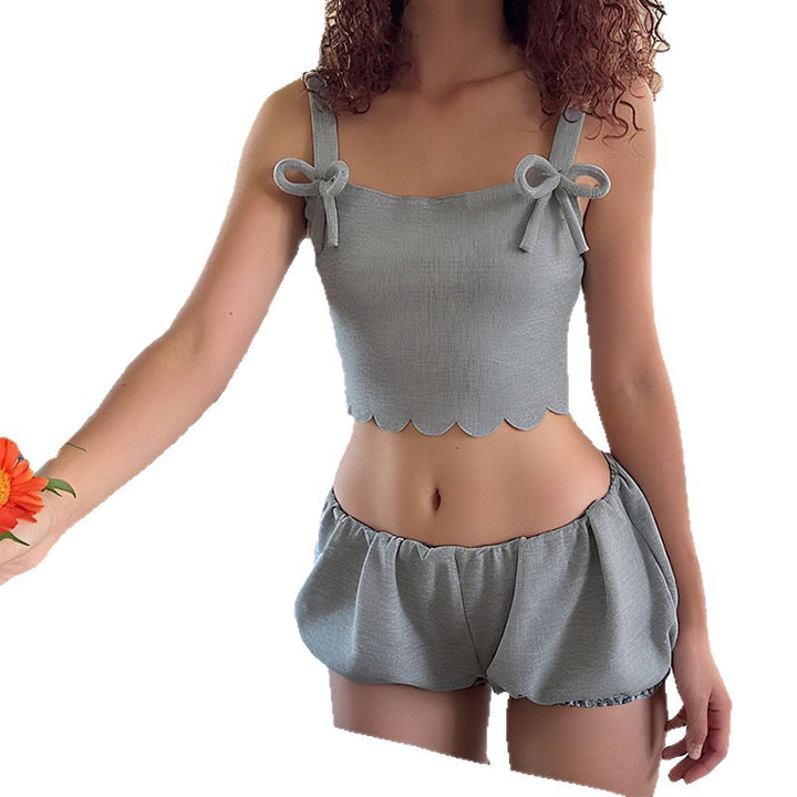 Damen gemütliches Schlafanzug-Set mit Rüschendetails und schmalen Trägern Echo Archiv