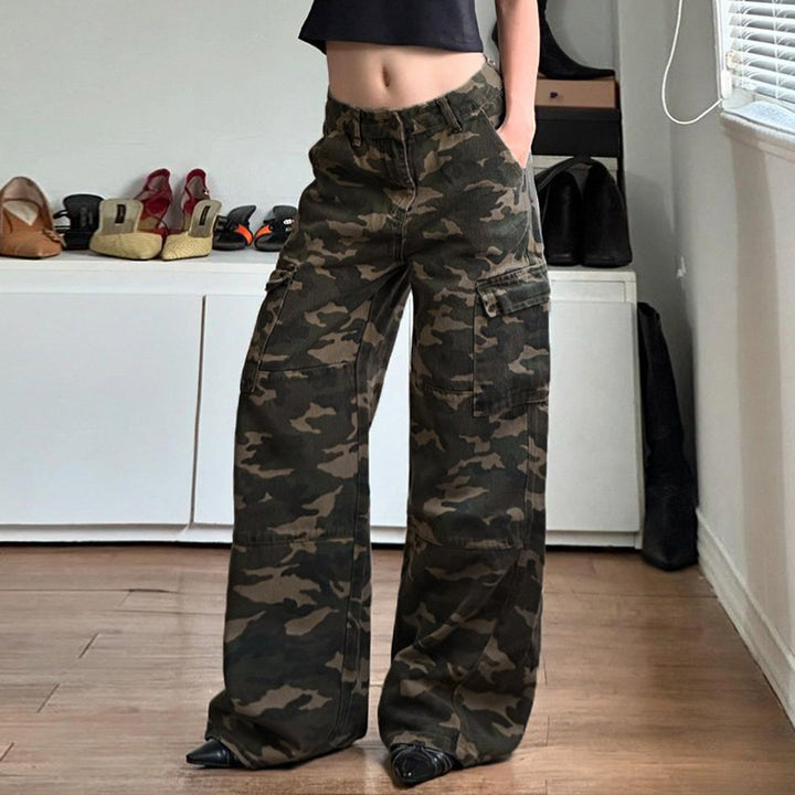 Damen nan weite Cargo-Hose mit Camouflage-Print, hoher Taille und mehreren aufgesetzten Beintaschen Echo Archiv