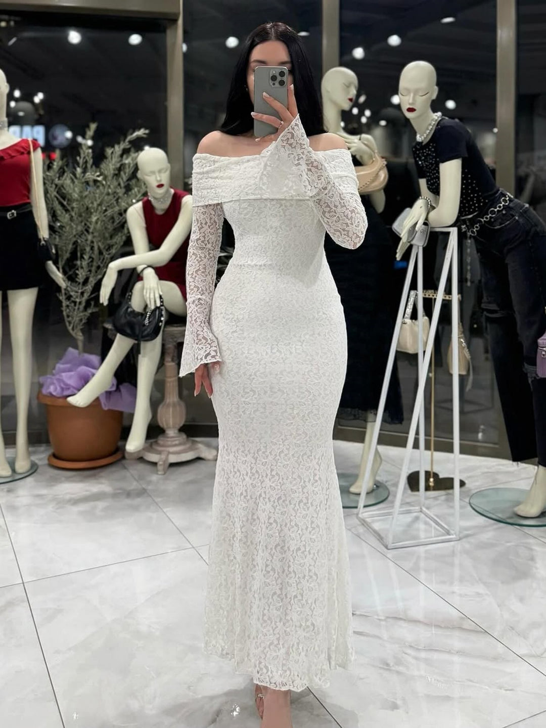 Damen Elegantes Spitzenkleid mit Off-Shoulder Design und Schößchen Echo Archiv