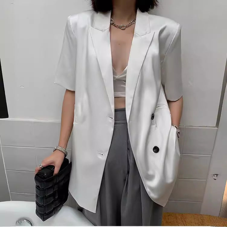 Damen Eleganter Satin-Blazer mit doppelter Knopfleiste Echoarchiv