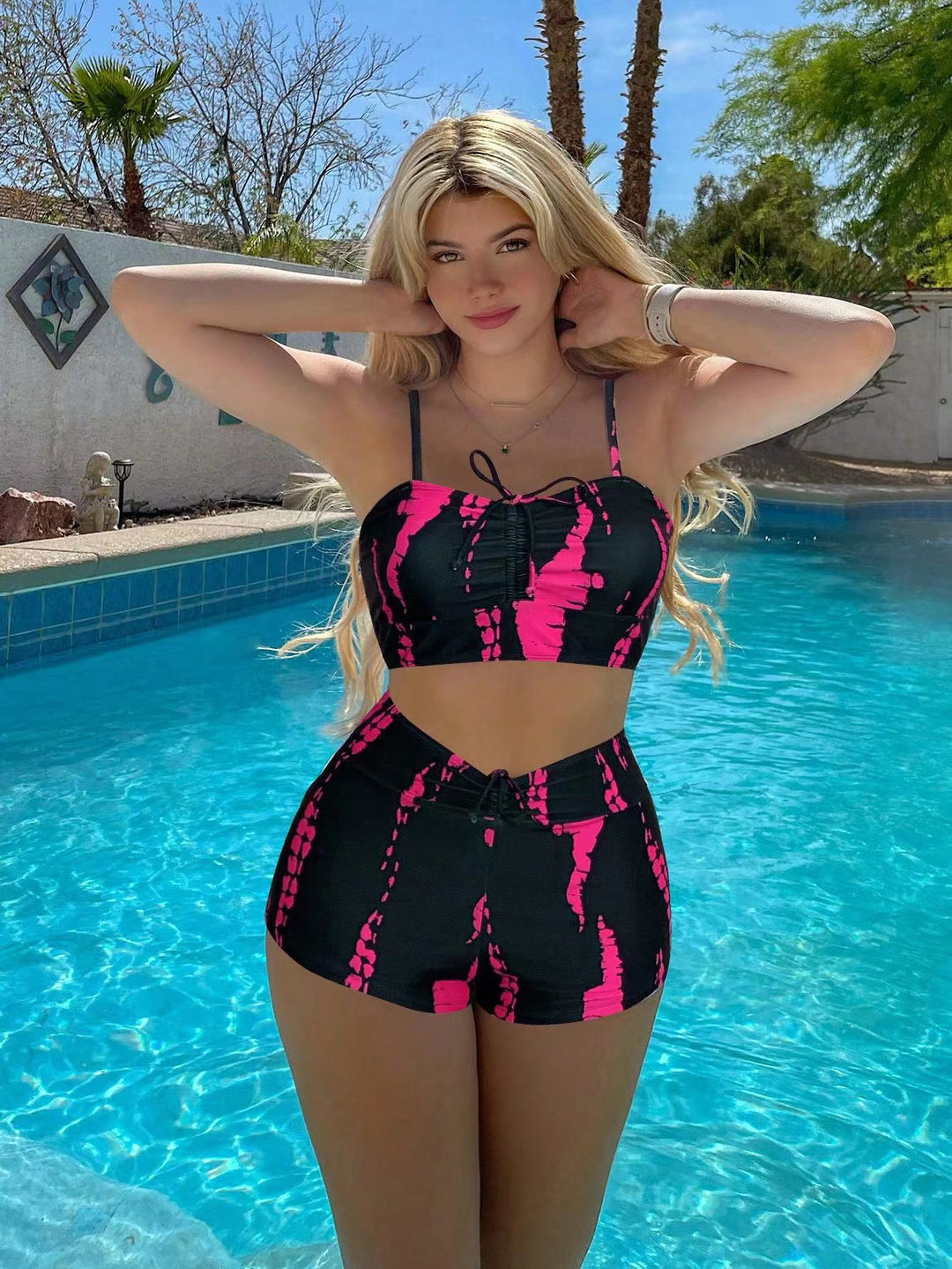 Damen Sportliches Bikini-Set mit hoch geschnittenem Unterteil und modischem Oberteil Echo Archiv