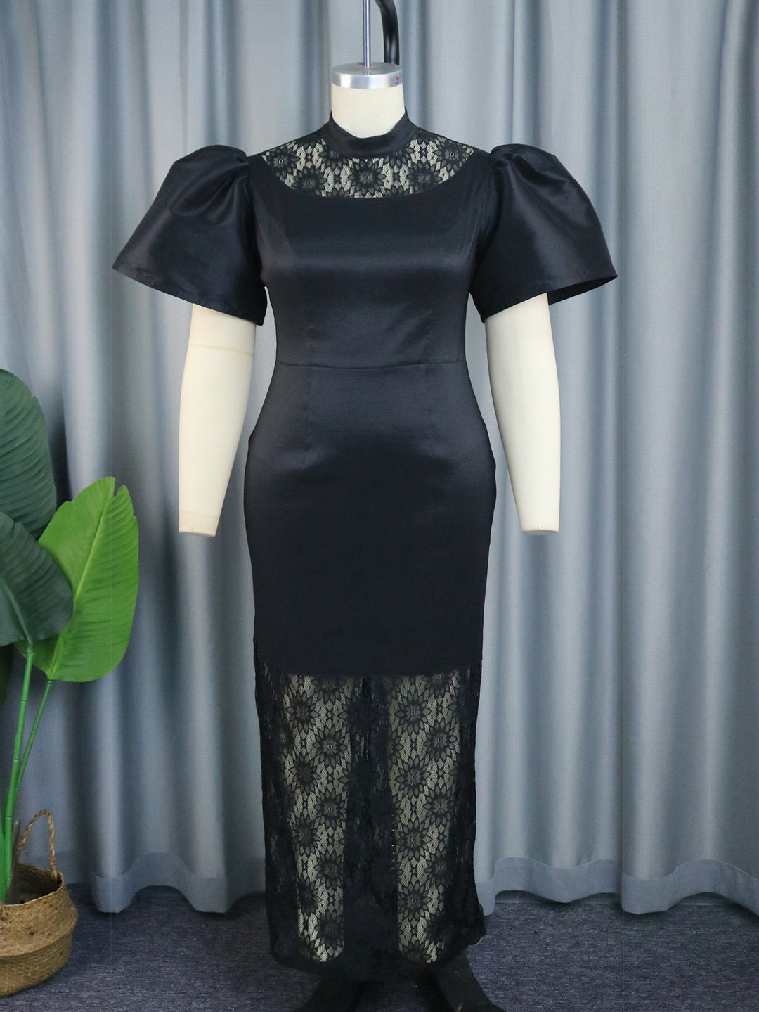 Damen Elegantes Spitze-und-Satin Abendkleid Echo Archiv