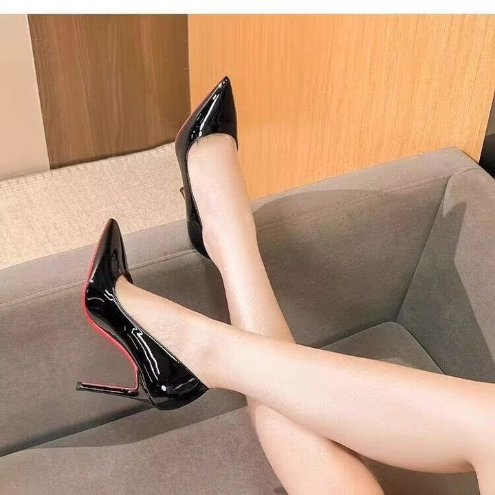 Damen Hochglanz-Lackpumps mit spitzer Kappe und schlankem Stiletto-Absatz Echo Archiv