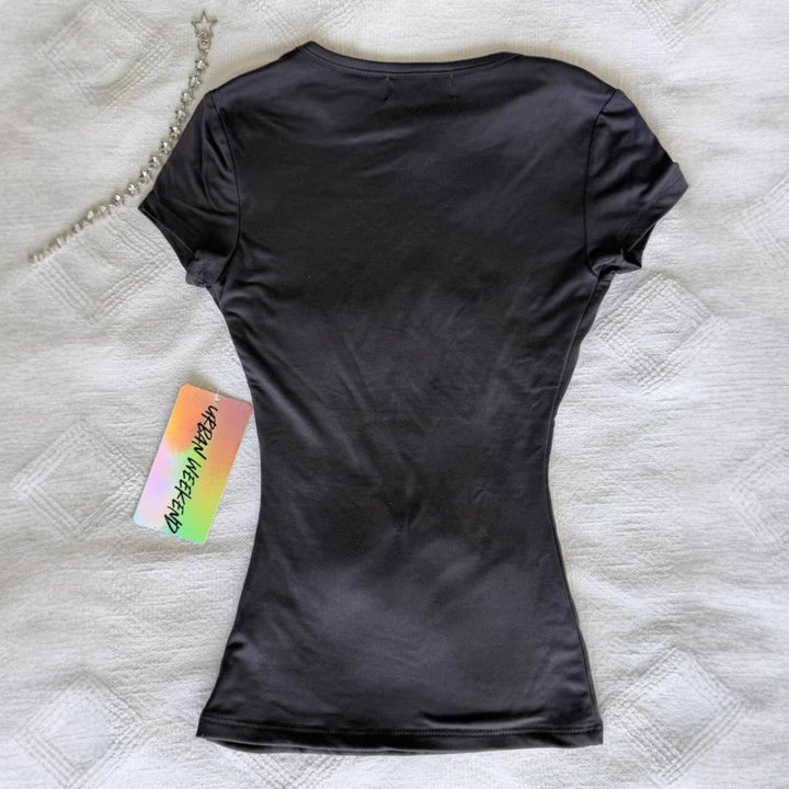 Damen T-Shirt mit funkelndem Grafikkreuz und floralem Design Echo Archiv