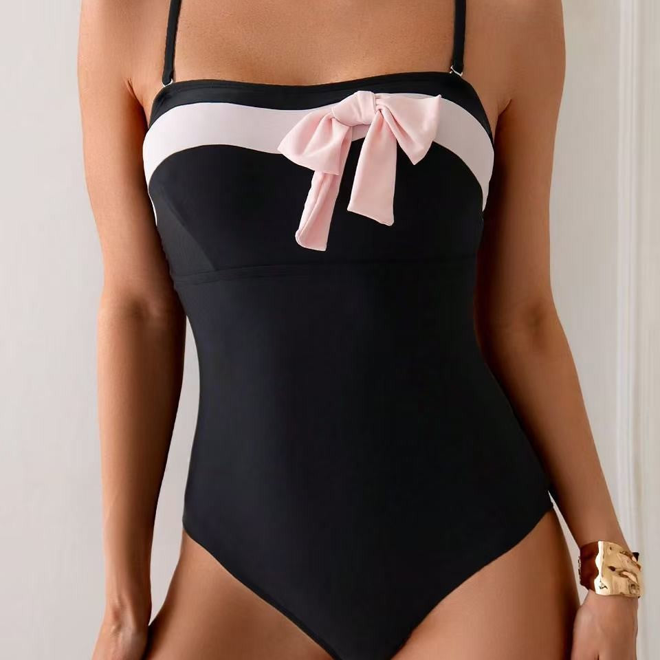 Damen Eleganter Badeanzug mit verspieltem Schleifendetail Echo Archiv