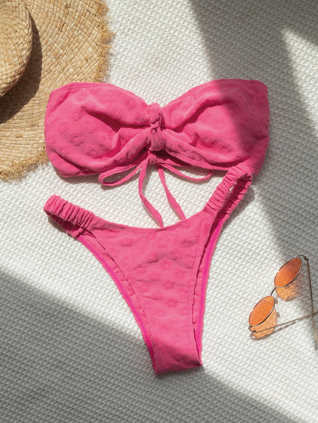 Damen Bandeau-Bikini mit zarten Blütenstrukturen Echo Archiv
