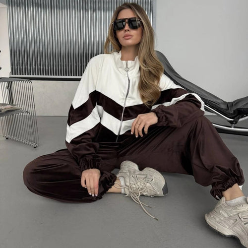 Damen Retro-inspiriertes Samt-Trackset mit Chevron-Design, Stehkragen und weiter High-Waist-Jogger – Avérine