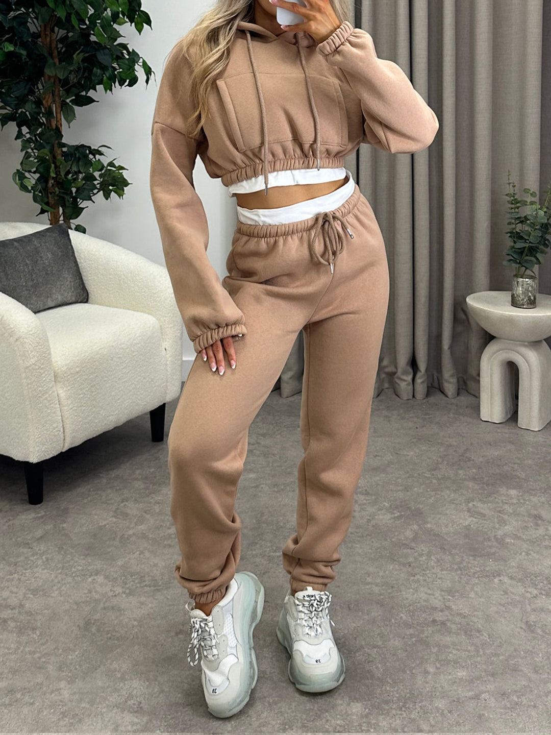 Damen Kurzschnitt-Kapuzenpullover und Hochtaillierte Jogginghose Set – Avérine