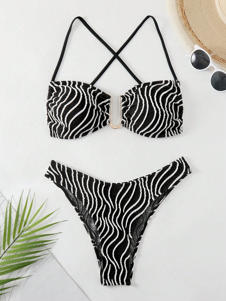Damen Bikini mit elegantem Schnitt und modernem Muster Echo Archiv